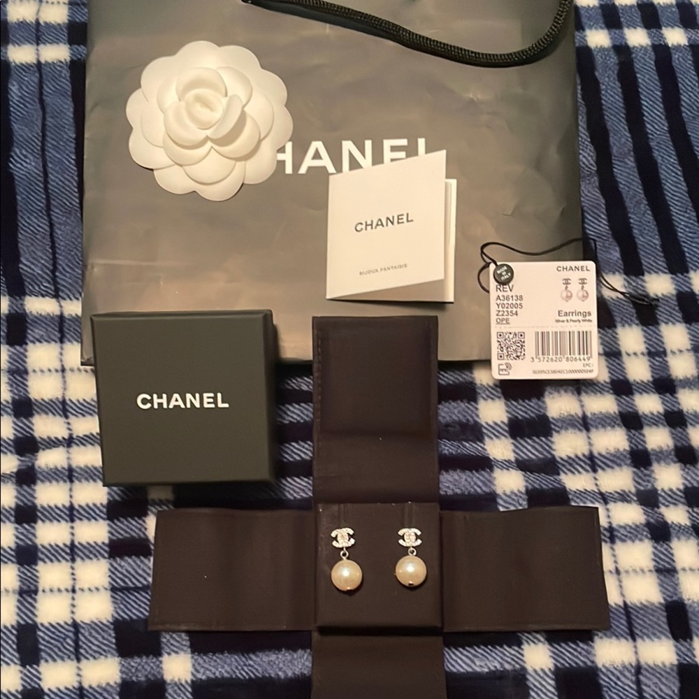 *SOLD* Authentic Chanel Pearl Earrings